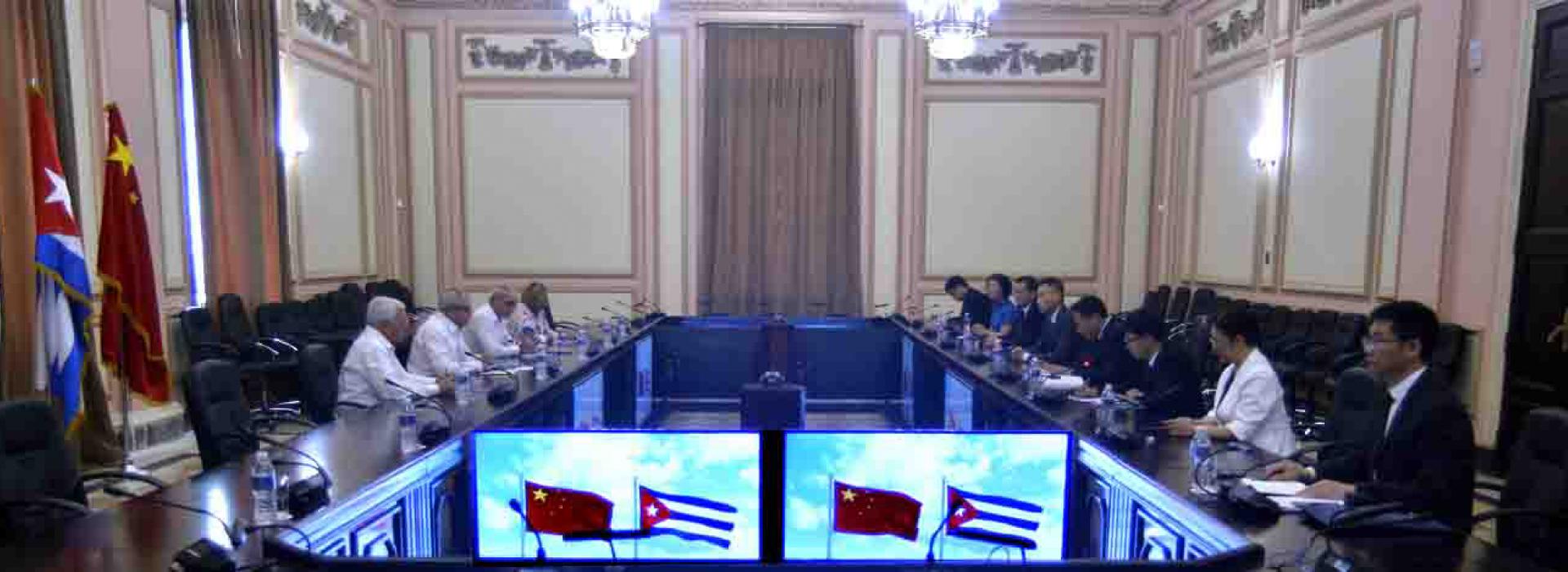 Recibió Homero Acosta a delegación de la provincia china de Anhui
