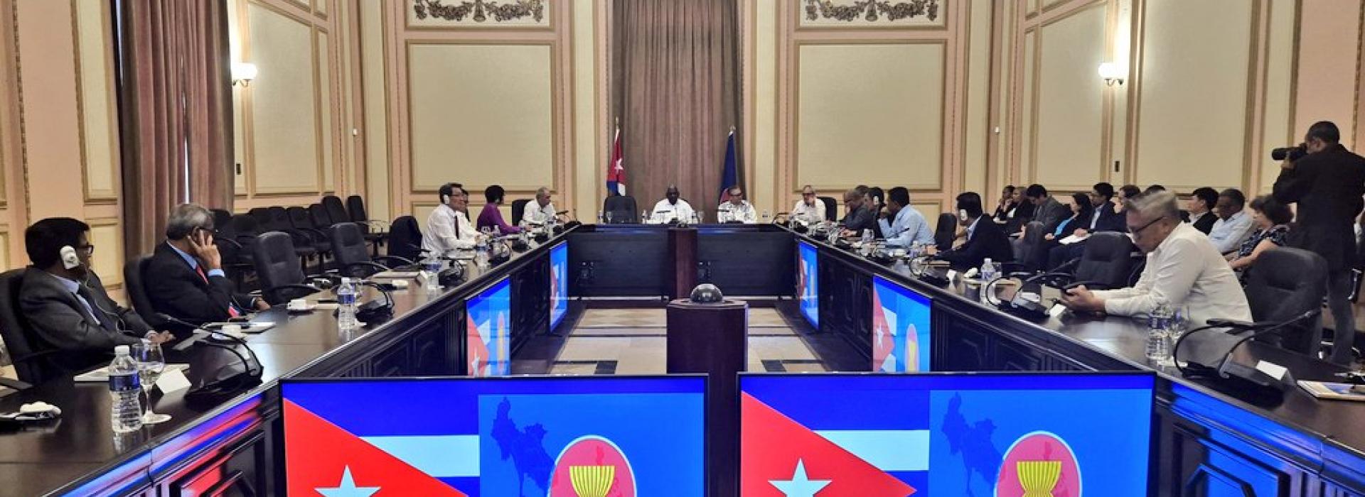 Intercambió Esteban Lazo con miembros del Cuerpo Diplomático de Asia y Oceanía acreditado en Cuba