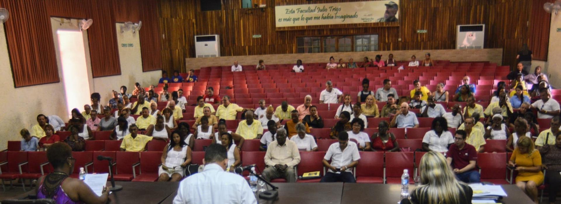 Participa Esteban Lazo en sesión de la Asamblea Municipal del Poder Popular de Arroyo Naranjo
