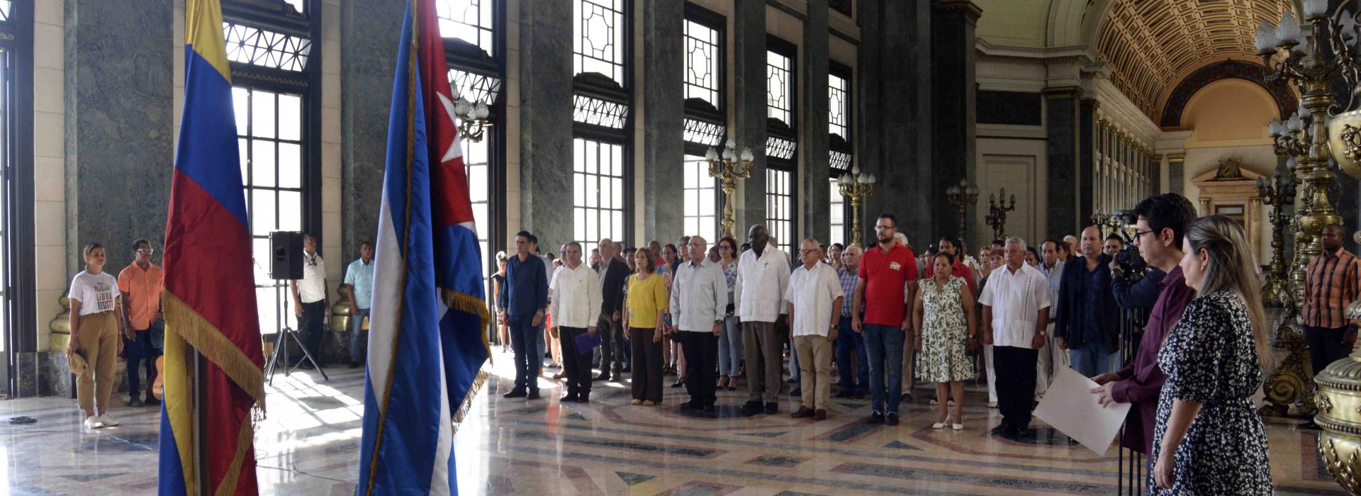 Firman diputados y trabajadores de las Oficinas Auxiliares de la Asamblea Nacional declaración de respaldo a la República Bolivariana de Venezuela 
