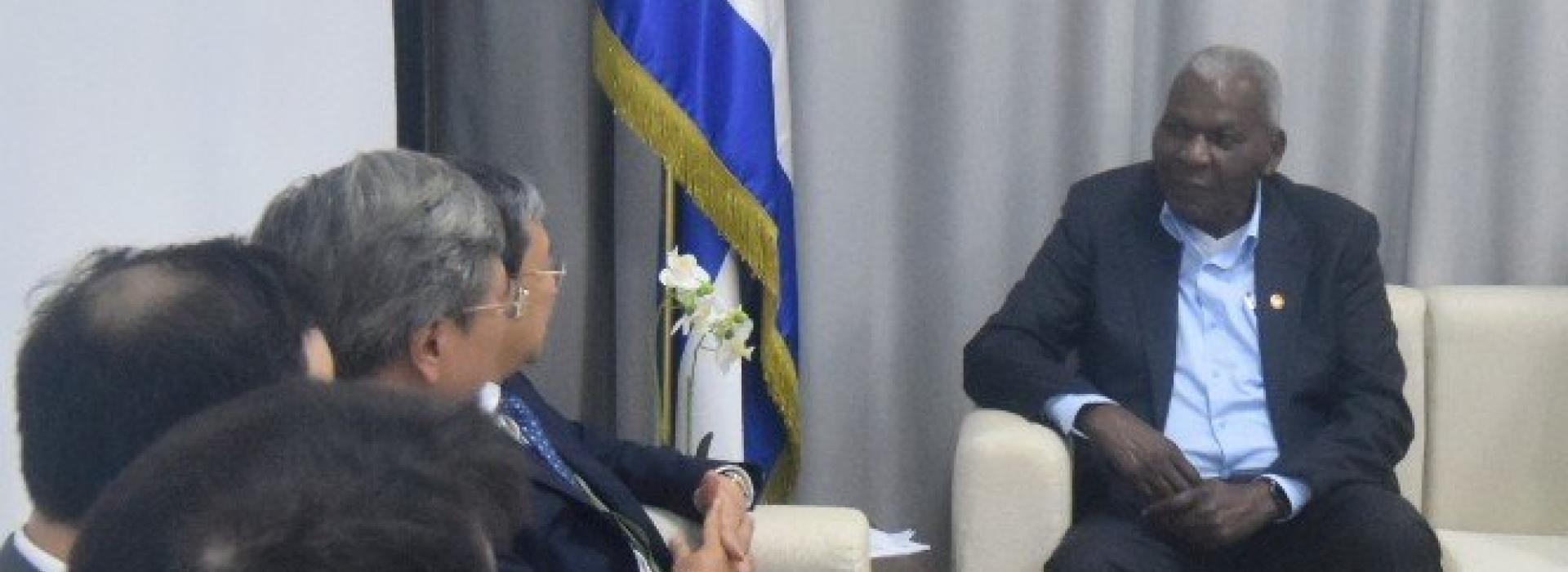 Fraternales encuentros de Esteban Lazo con delegaciones de Vietnam, Sri Lanka y Sudáfrica