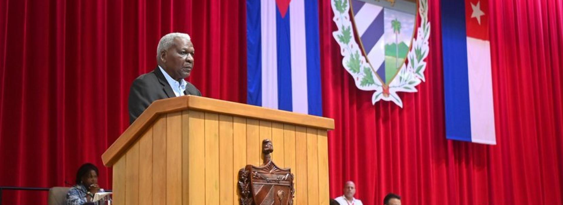 Reforma constitucional suprime límite de 60 años de edad para ser elegido Presidente de la República