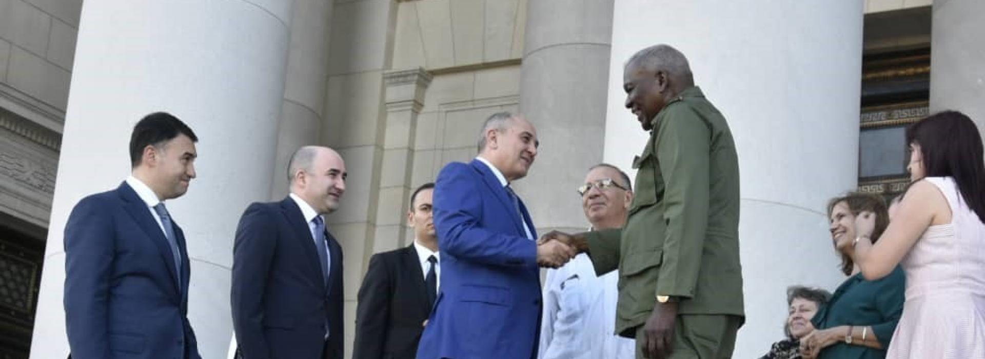 Cuba y Azerbaiyán, por consolidar relaciones entre sus pueblos y Parlamentos 