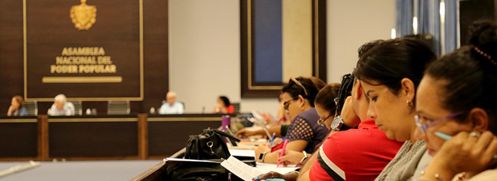 Diputados analizan proyectos de ley «General de Ciencia, Tecnología e Innovación» y «De Reducción Excepcional del Actual Período de Duración del Mandato de los Delegados a las Asambleas Municipales del Poder Popular»