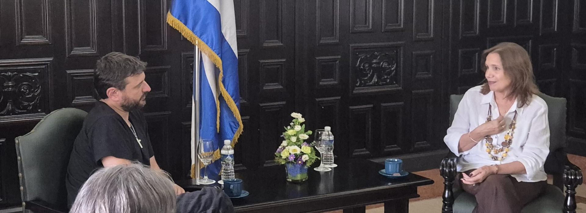 Recibe Ana María Mari Machado a diputado nacional argentino, Juan Grabois 