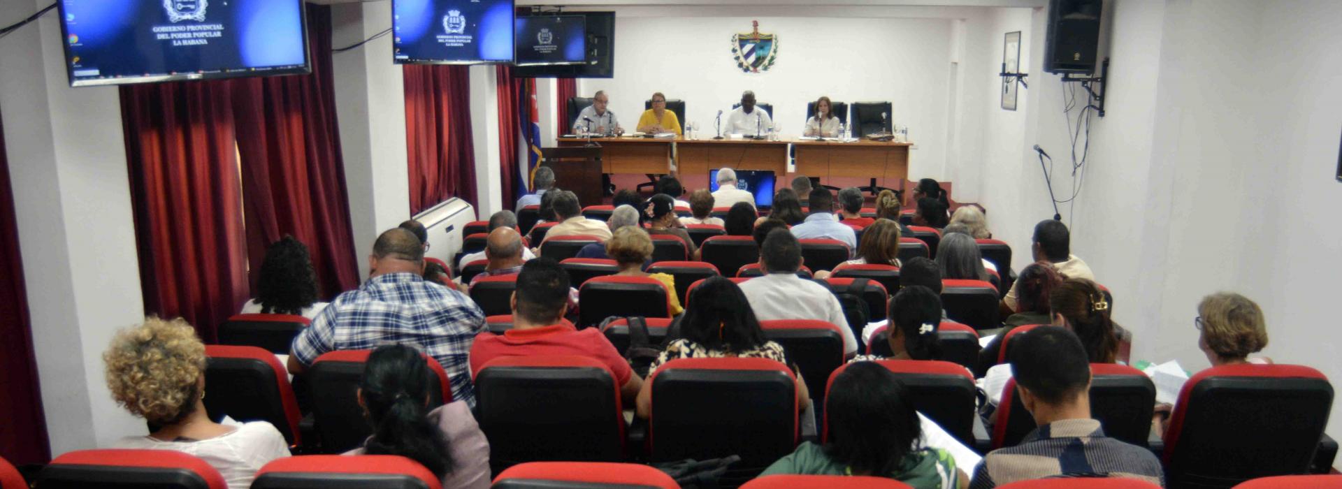 Intercambió Esteban Lazo con direcciones de las Asambleas Municipales del Poder Popular de La Habana 