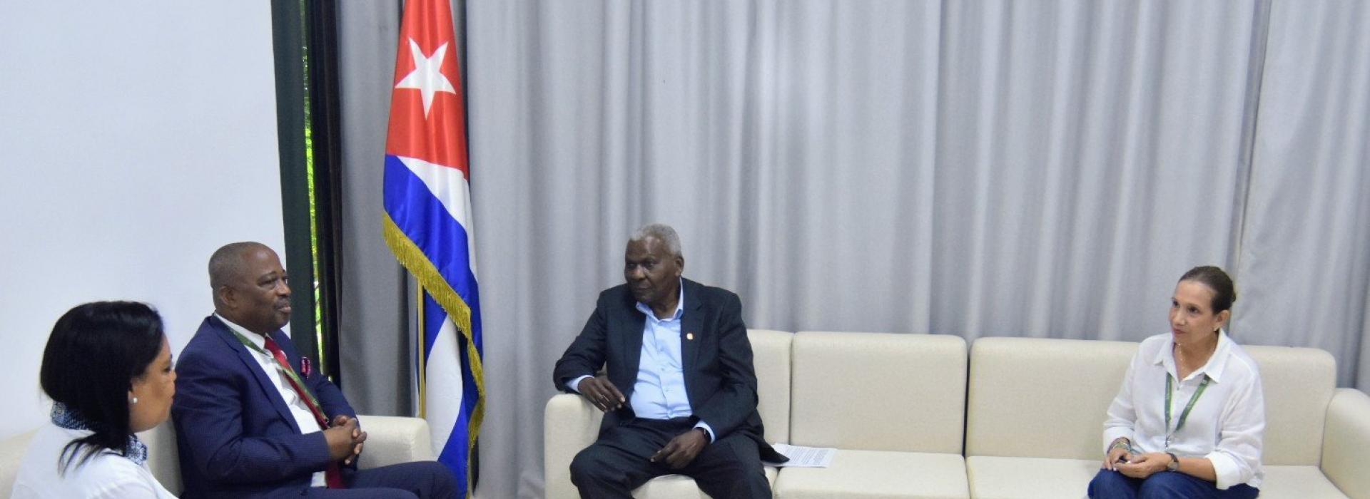 Intercambió Esteban Lazo con parlamentarios de Angola y de Timor-Leste 